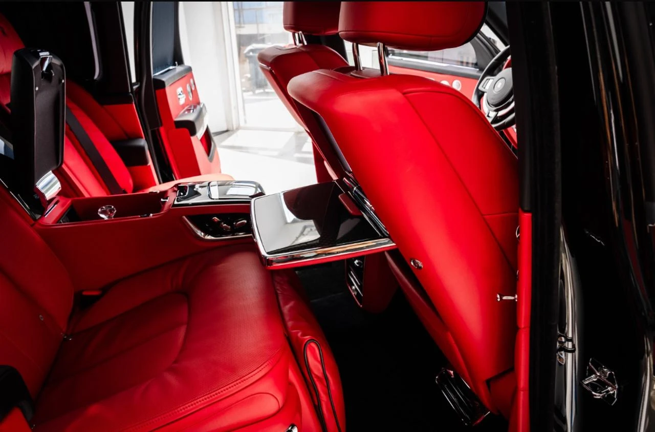 Rolls-Royce Rolls Royce Cullinan Black Badge 2022 - Luxury Car thumbnail NaN